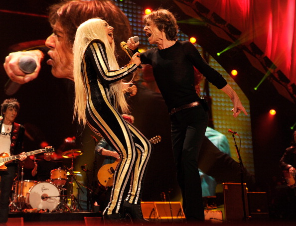 Lady Gagával lépett fel a Rolling Stones