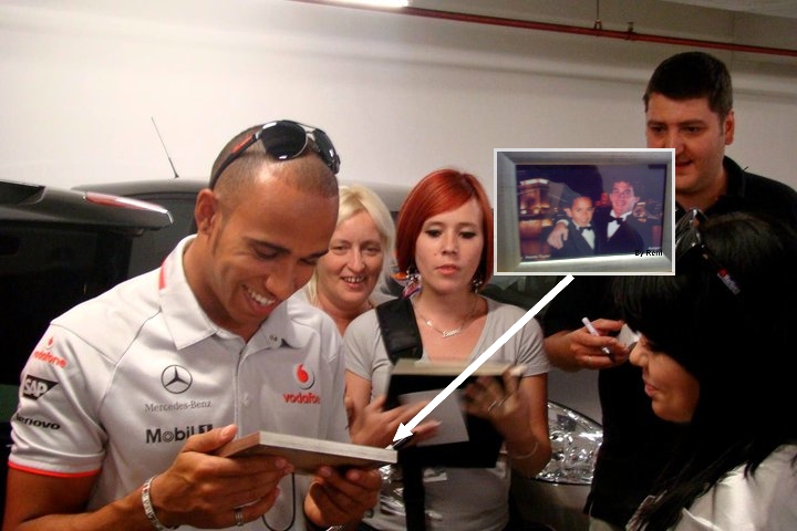 Lewis Hamiltonnak a rajongói az elsők