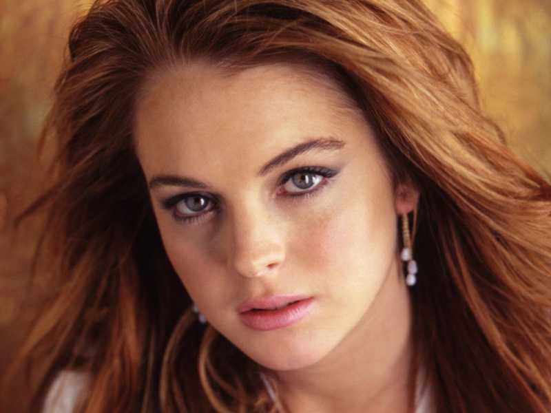 Lindsay Lohan eladta a ruháit