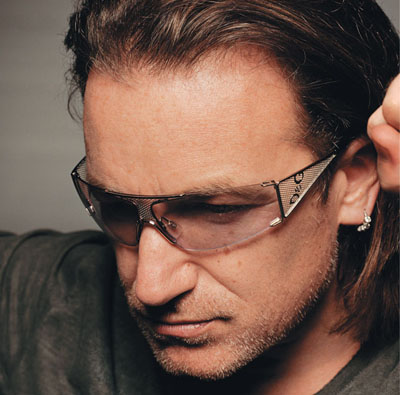 Megműtötték Bono hátát