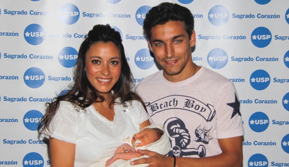 Megszületett a spanyol focista első gyermeke