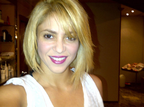 Shakira megvált hosszú tincseitől