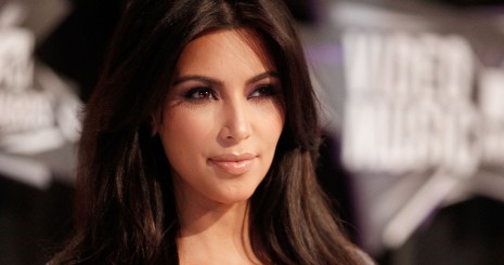 Mi van Kim Kardashian táskájában?