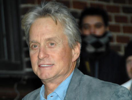 Michael Douglas újra dohányzik?