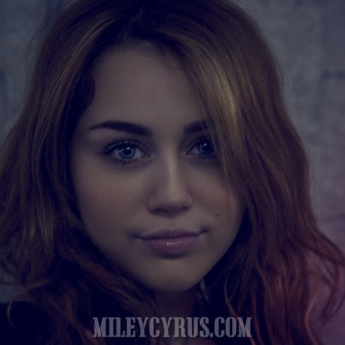 Miley Cyrus fiatalon is érett a házasságra