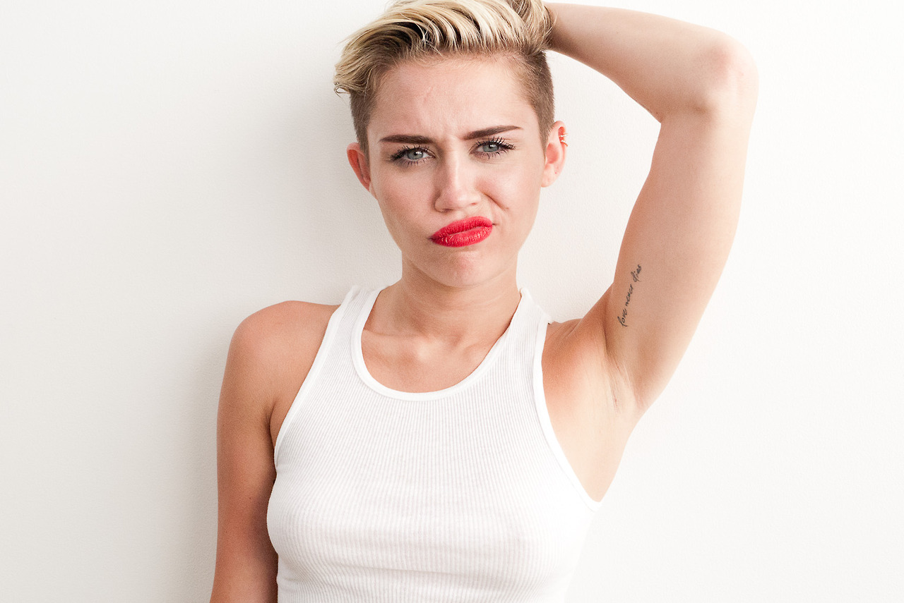 Miley Cyrus ismét sorozatsztárnak áll
