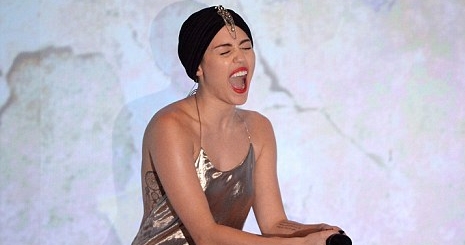 Miley Cyrus lebőgött a brit X-Faktorban