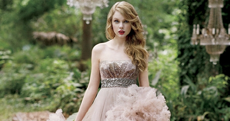 Nézd meg Taylor Swift parfümreklámját!