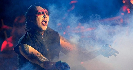 Összeesett a színpadon Marilyn Manson