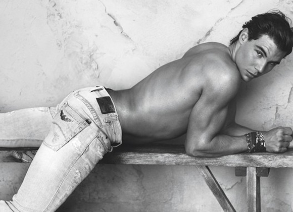 Rafael Nadal az Armani óriásplakátjain