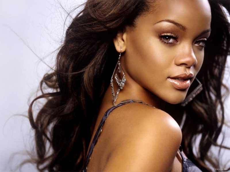 Rihanna ezer fontot vert el egy szexshopban