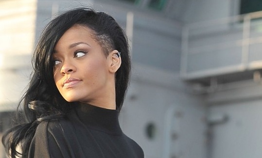 Pszichiáterek vizsgálták Rihanna viselkedését