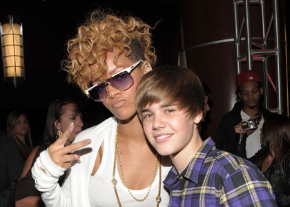 Rihanna lefotózta a WC-n trónoló Justin Biebert!