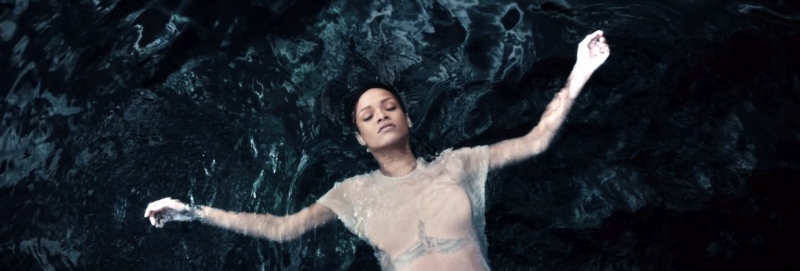 Rihanna ragyog, akár egy gyémánt