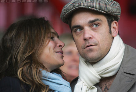 Robbie Williams elveszi jegyesét