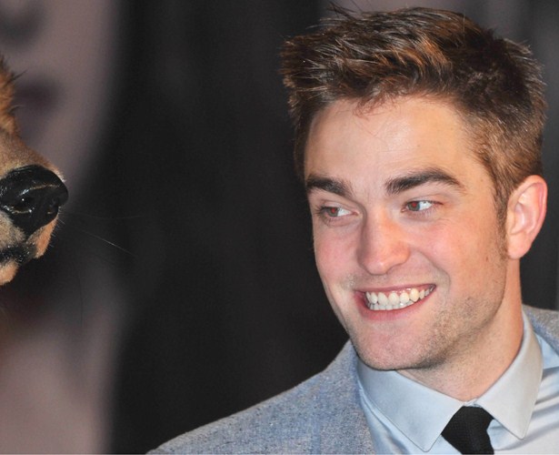 Robert Pattinson Cheryl Cole-t akarja
