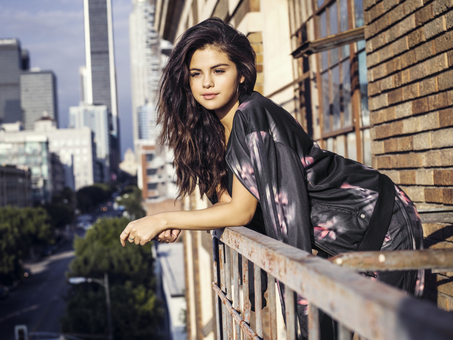 Selena Gomez fenékimplantátummal hódítaná vissza Justin Biebert?