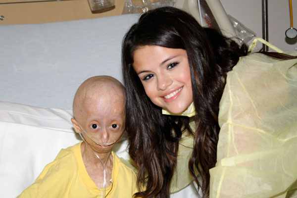 Selena Gomez meglátogatta halálos beteg rajongóját