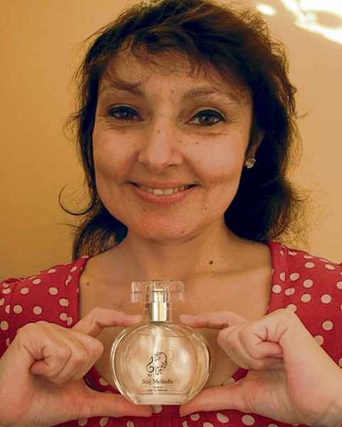 Szíj Melindának saját parfümje lett