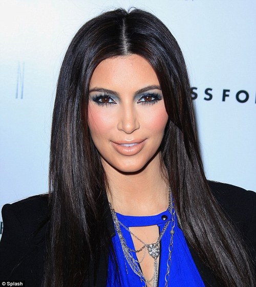Támadás érte Kim Kardashiant a vörös szőnyegen