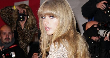 Taylor Swift a kukába dobja rajongói leveleit?
