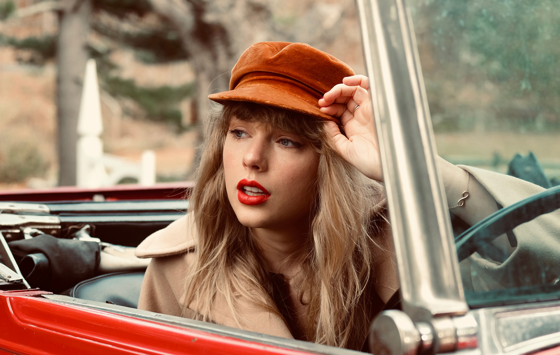 Taylor Swift dominálta a zenei eladásokat az idén