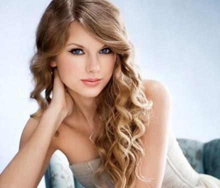 Taylor Swift újabb parfümmel készül