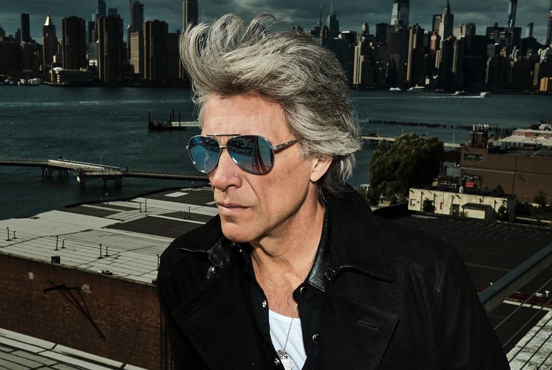"Tedd, amit tudsz" – Jon Bon Jovi együtt ír dalt az emberekkel, mosogat az éttermében a koronavírus-járvány miatt