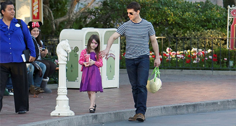 Tom Cruise hiányolja kislányát
