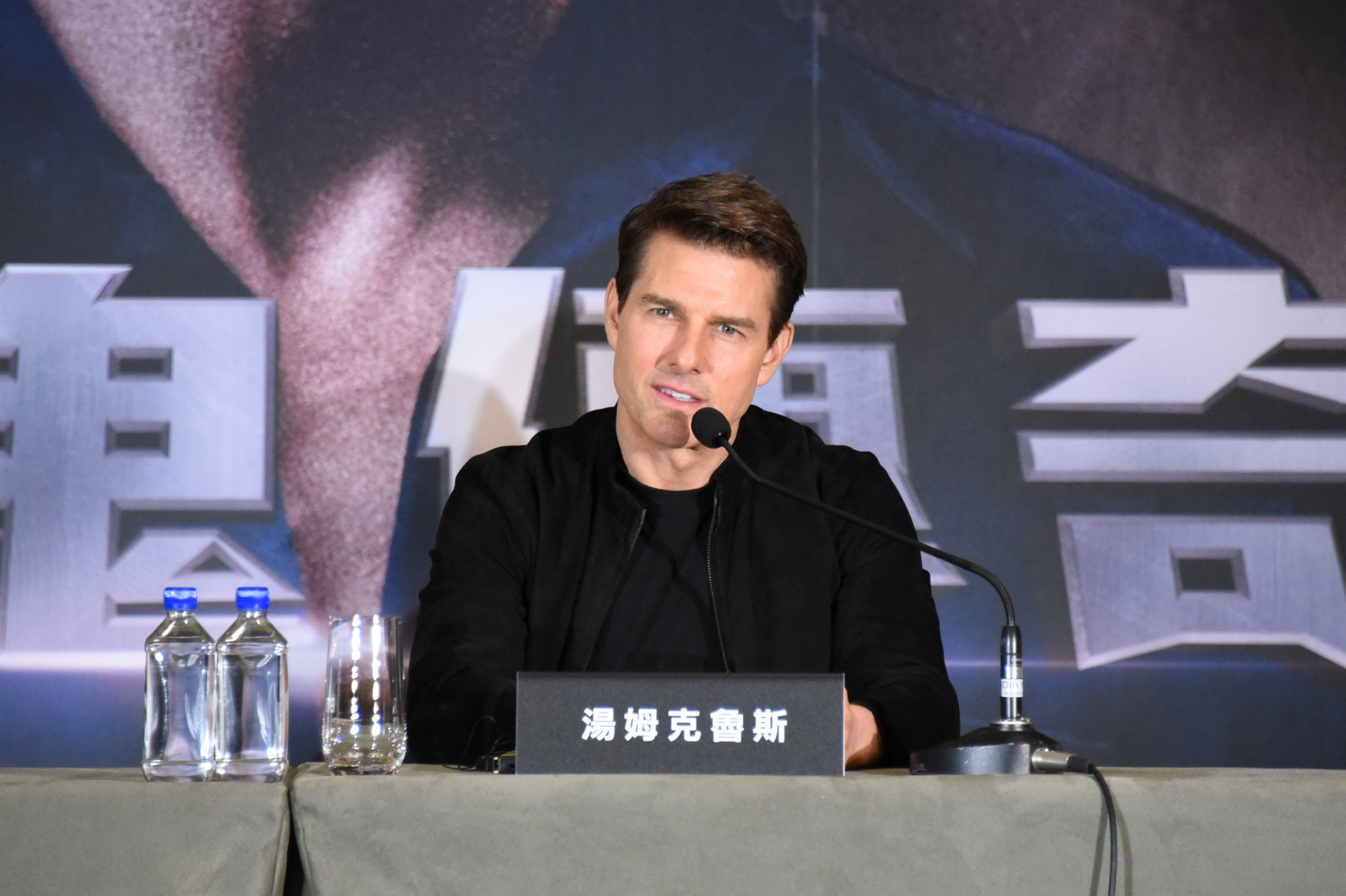 Tom Cruise zavaró a helikopterével - Panaszkodnak a színészek