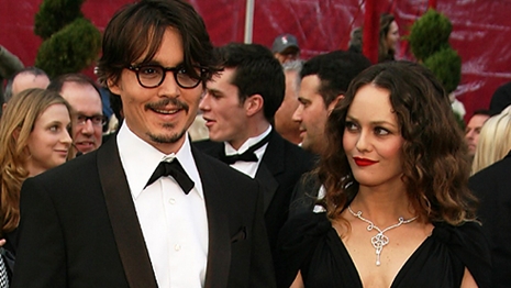 Vanessa Paradis összeköti életét Depp-pel