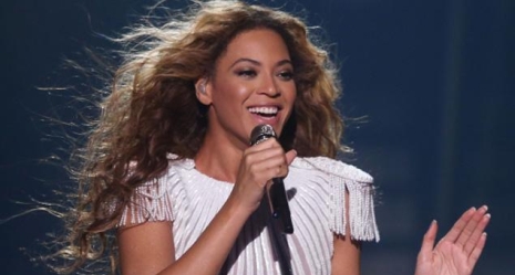 Ventilátorba ragadt Beyoncé haja, de folytatta az éneklést