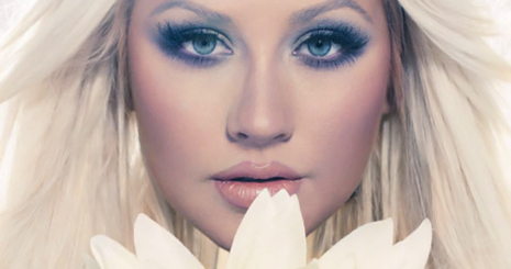 Christina Aguilera újjászületése Lotus formájában