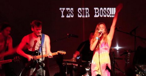 Klippremier: Yes Sir Boss feat. Joss Stone: Mrs #1