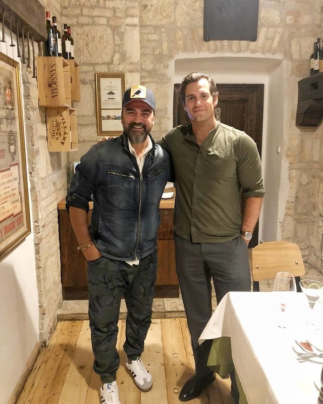 Henry Cavill Megerkezett Budapestre Starity Hu