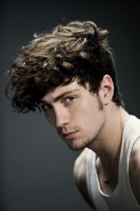 http://starity.hu/images/celebs/200x300/aaron-johnson-0502.jpg